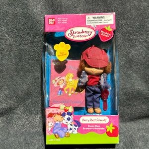 NIB VINTAGE 2004 DENIM DAYS STRAWBERRY SHORTCAKE DOLL